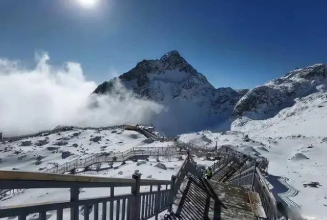 第一次去云南丽江玉龙雪山，风景神奇壮美