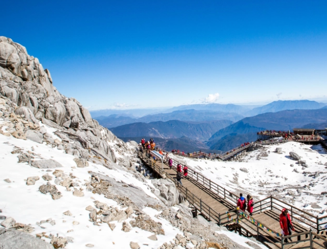 人间净土玉龙雪山，神秘而又浪漫，给你震撼心灵的纯粹感