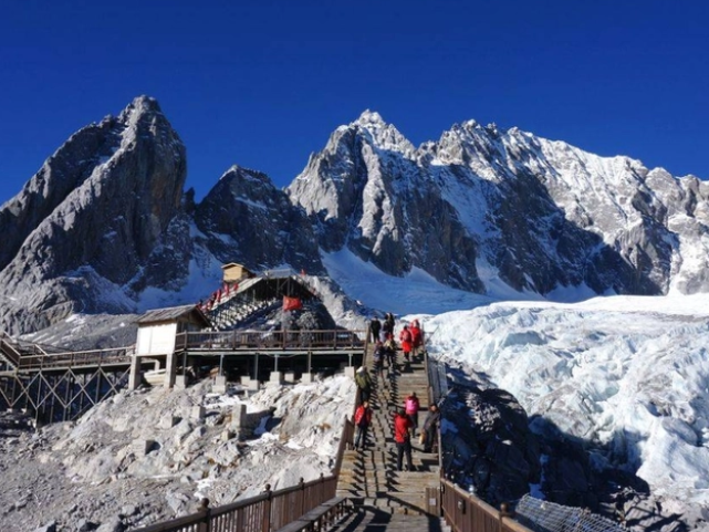 人间净土玉龙雪山，神秘而又浪漫，给你震撼心灵的纯粹感